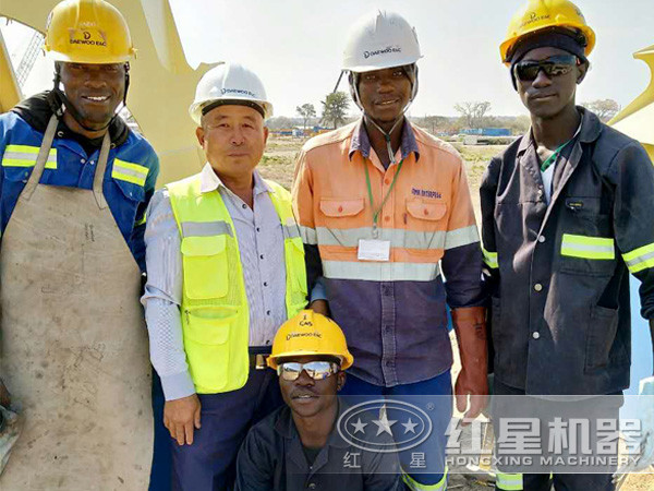 紅星機(jī)器技術(shù)人員現(xiàn)場(chǎng)指導(dǎo)安裝 紅星機(jī)器技術(shù)人員現(xiàn)場(chǎng)指導(dǎo)安裝