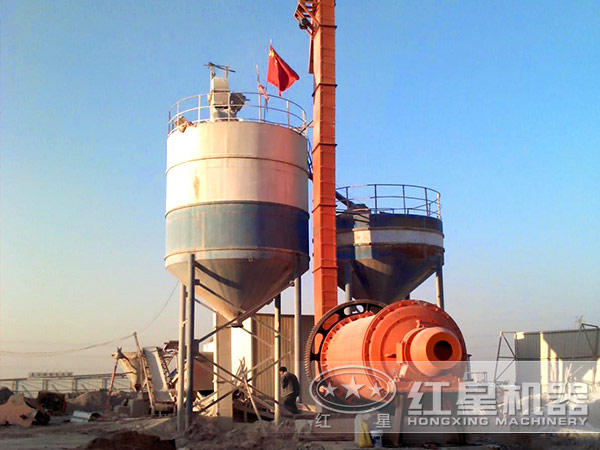 鐵礦球磨機(jī)現(xiàn)場(chǎng)圖 鐵礦球磨機(jī)現(xiàn)場(chǎng)圖