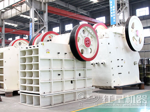 型號類型不一的顎式破碎機(jī)展示 型號類型不一的顎式破碎機(jī)展示