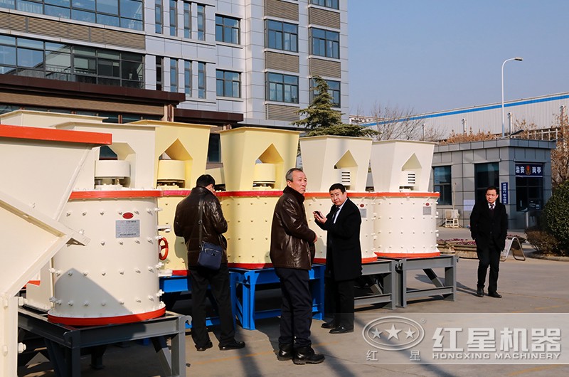 紅星機(jī)器專(zhuān)業(yè)的復(fù)合式破碎機(jī)直銷(xiāo)廠家 紅星機(jī)器專(zhuān)業(yè)的復(fù)合式破碎機(jī)直銷(xiāo)廠家